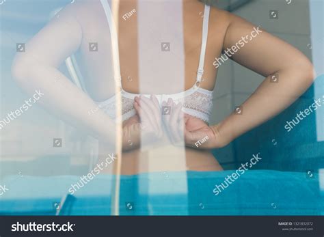 Naked Woman Taking Off Putting On Foto Stok 1321832072 Shutterstock