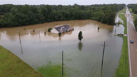 Mississippi flooding will soon recede, minimal damage reported ...