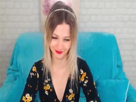 Blonde Babe Seducing Sexy Tease Live