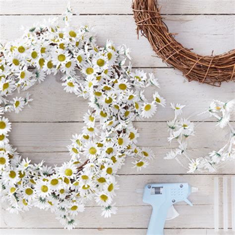 How To Make A Daisy Wreath Hobbycraft