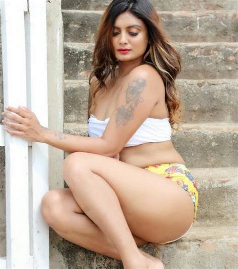 Milky Hot Thighs Legs Of Indian Celebs Twinkle Kapoor Hot Bikini