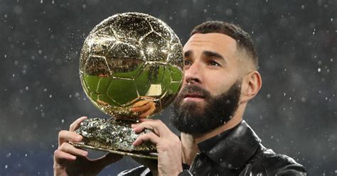 Benzema Pr Sente Son Ballon D Or Au Bernabeu Crumpe