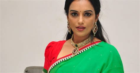 Shweta Menon At She Movie On Location Press Meet Photos Page 2 Of 3