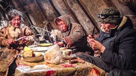 Как питаются ненцы. Зачем едят сырое мясо и пьют оленью кровь | Факты ...
