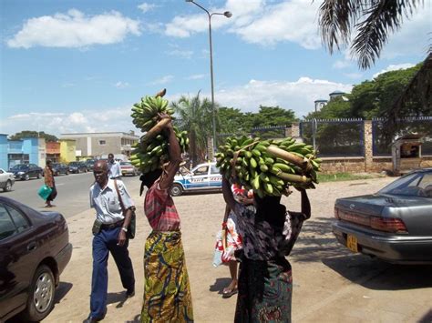 Burundi Eco Le commerce ambulant un manque à gagner pour lEtat