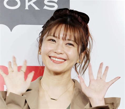 Aaa宇野実彩子、お渡し会はおなかチラリセクシーコーデでファンを魅了「大人カジュアルに」 芸能写真ニュース 日刊スポーツ