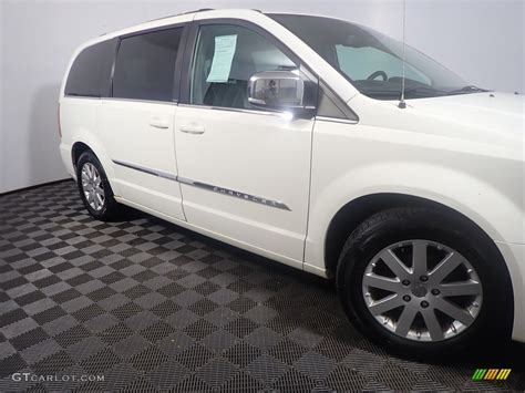 Stone White Chrysler Town Country Touring L Photo