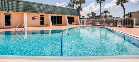 Apartments in Seminole, FL w/ a Pool