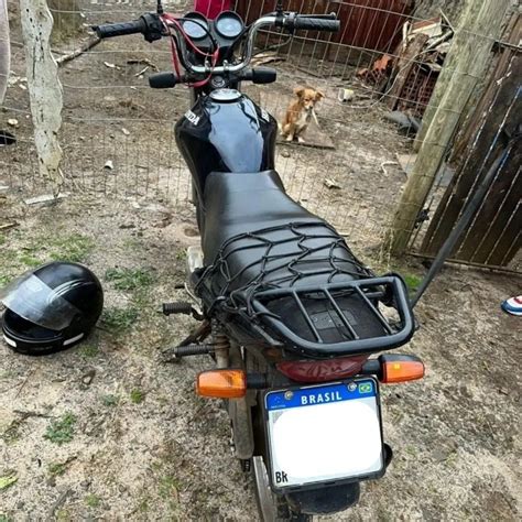 PM apreende maconha e retira moto de circulação durante ronda escolar