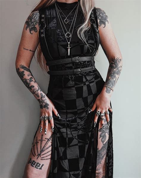 Pin By Kllsym Gothic Styling Renai On All Black Outfits Edgy