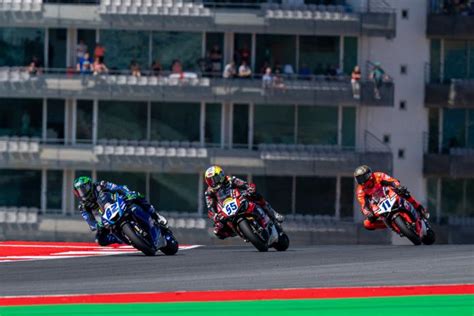 Manzi wint tweede World Supersport race in Portimão na spannende strijd