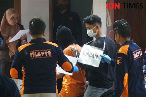 7 Foto Rekonstruksi Kasus Mutilasi Sleman Di Kos Tersangka