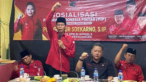 Adi Minta Kader Banteng Surabaya Terus Di Tengah Masyarakat