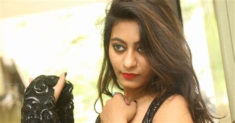 Actress Monica Thompson Sizzling Hot Photos In Saree Cine South