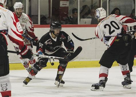 Hockey sur glace les Dragons du Stade Poitevin défient les Corsaires