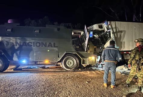 Un camión se estrelló contra un vehículo blindado del Ejército en la