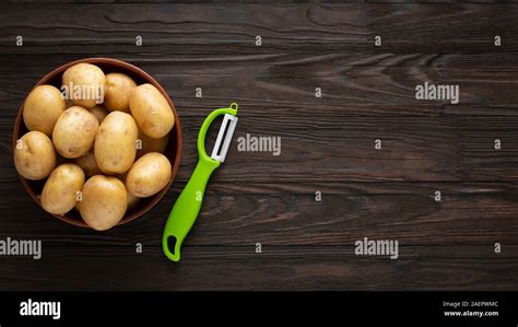 Dark Brown Parsley Baby Potatoes Raw Unpeeled Potato Tubers