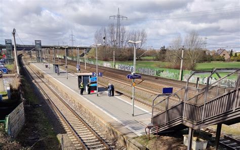 Reportnet De Unbekannte Sprengen Fahrkartenautomat Am Bahnhof