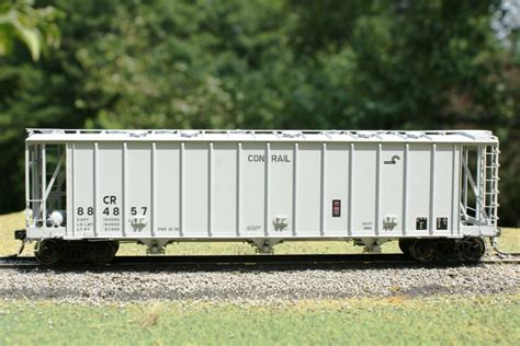 Covered Hoppers In Model Railroad Cars