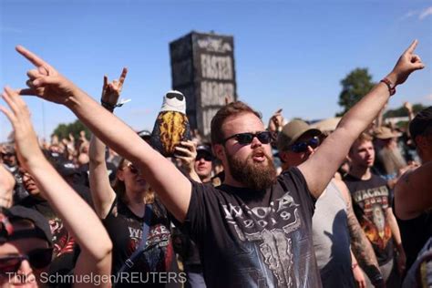 Aproximativ 750 De Fani Ai Muzicii Heavy Metal Au Ajuns La Festivalul