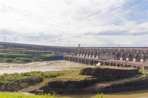 Presa De La Central Hidroel Ctrico De Itaipu Foto Editorial Imagen