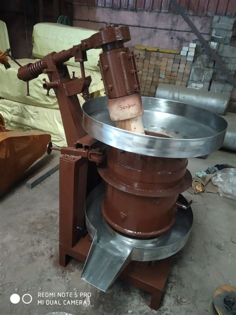 Cold Press Wood Press Kacchi Ghani Machine Capacity 12to15 Kg Per