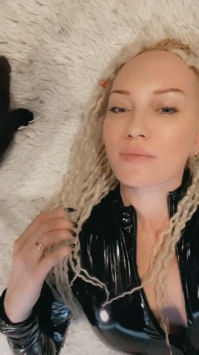 Sound On And Listen The Sound Of My Latex 💦 Kinky Mommy Milf Feet