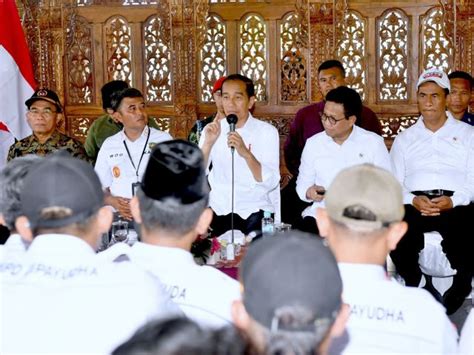 Presiden Jokowi Tinjau Unit Pengolahan Ikan Dan Budidaya Rumput Laut