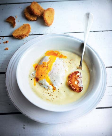 Recette soupe à lail et œuf poché Marie Claire