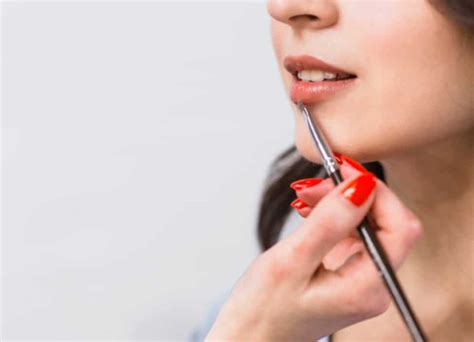 Manis Lipstik Nude Lokal Ini Gak Terlihat Berlebihan Dipakai Saat Magang