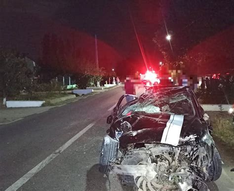 Accident spectaculos Un tânăr de 20 de ani a intrat cu mașina într un