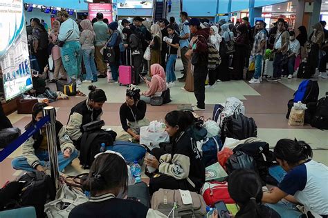 Operasional Bandara Minangkabau Ditutup Akibat Abu Vulkanik Erupsi