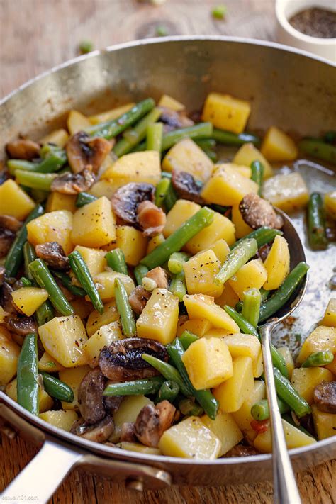 Potato Mushrooms Green Beans Skillet Recipe — Eatwell101