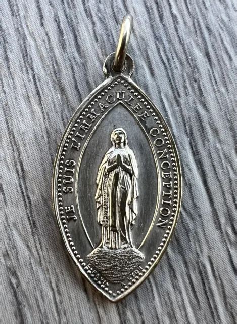 MEDAILLE RELIGIEUSE ANCIENNE Coeur Sacré De Jesus metal argenté