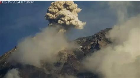 Gunung Semeru Tercatat Erupsi Kali Dalam Sehari Suara Jatim Post