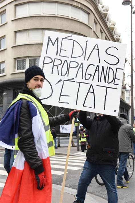 Gilets Jaunes Acte Un Hommage Aux Bless S Et Aux Victimes