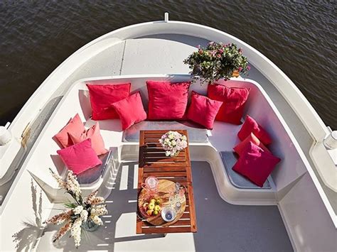 10 Stunning Houseboats Airbnbs On Amsterdam Canals - ItsAllBee | Solo Travel & Adventure Tips