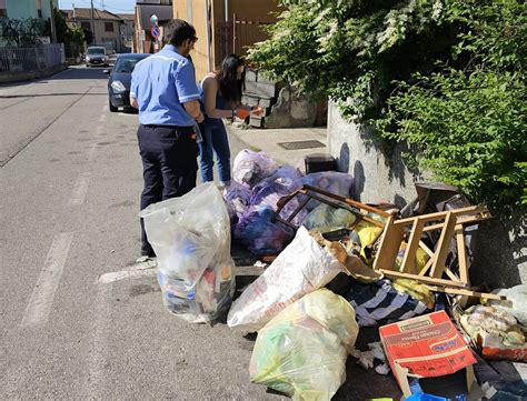 Rifiuti Abbandonati Per Strada A Cavaria Con Premezzo Sanzionati