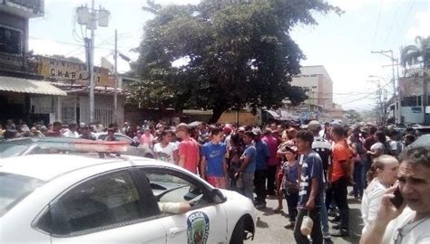 Comerciantes De Charallave Protestan Tras Cierre De Ocho Negocios