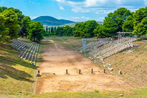 Antiguo Estadio En El Santuario De Asklepios En Epidauro En Gr Foto De