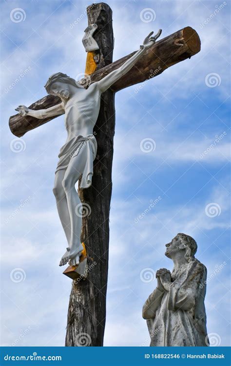 Crucifix Standbeeld Jezus Aan Het Kruis Mary Stock Foto Image Of