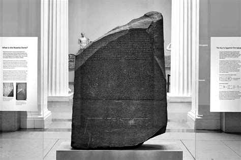 Zahi Hawass La Stele Di Rosetta Deve Essere Restituita All Egitto