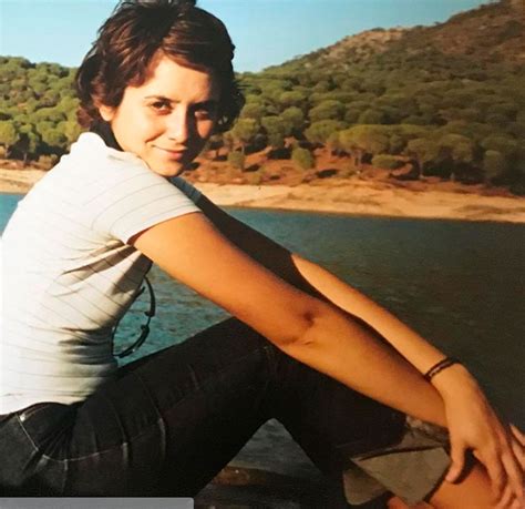 Isabel Díaz Ayuso Pp Su álbum De Fotos De Adolescencia