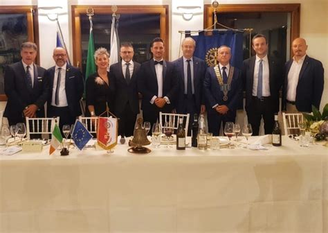 Rotary Club Foligno Passaggio Della Campana Nuovo Presidente E