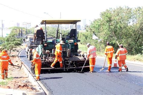 Prosseguem as obras da nova rotatória da Avenida Comendador José da