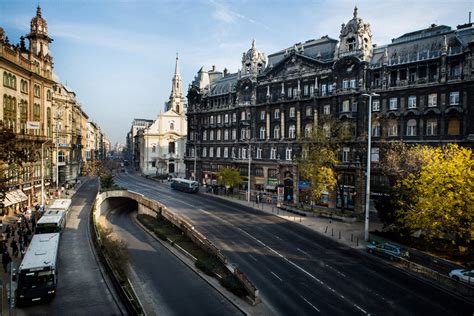 Baromi Jó Csúszkás Képek A Megújult Ferenciek Teréről Ilyen Volt Ilyen Lett Urbanista