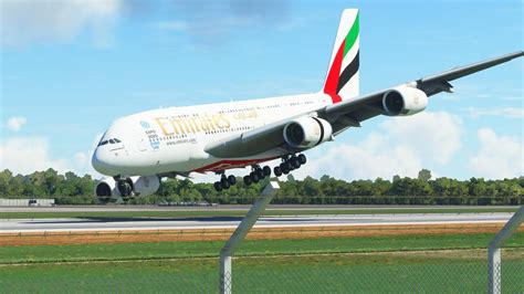 Dangerous Airport Very Low Scary Landing Boeing Emirates At