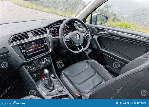 Volkswagen Tiguan Allspace Interior Editorial Photo - Image of vehicle, autos: 144522756