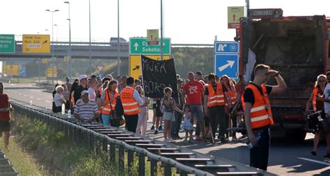 Protesti U Novom Sadu I Beogradu Demonstranti Blokirali Saobra Aj