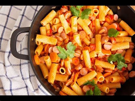 Eine Pfanne Mit Makkaroni Und Wurst Super Schnell Kinder Rezept